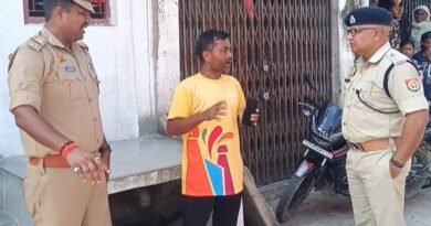 शोहरतगढ़ में कांवड़ यात्रा और चहल्लुम को लेकर ASP प्रशांत कुमार प्रसाद ने किया फ्लैग मार्च