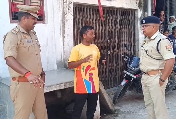 शोहरतगढ़ में कांवड़ यात्रा और चहल्लुम को लेकर ASP प्रशांत कुमार प्रसाद ने किया फ्लैग मार्च