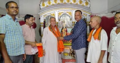 गुरु पूर्णिमा पर रवि अग्रवाल ने पंडित सत्य प्रकाश शुक्ला का सम्मान कर लिया आशीर्वाद