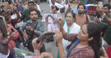 लखनऊ में कंगना रनौत के कथित बयान के विरोध में कांग्रेस महिला कार्यकर्ताओं का प्रदर्शन