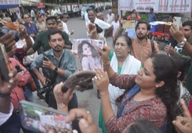 लखनऊ में कंगना रनौत के कथित बयान के विरोध में कांग्रेस महिला कार्यकर्ताओं का प्रदर्शन