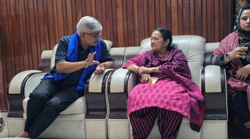 जौहर यूनिवर्सिटी के 38 भवनों पर कार्रवाई का विरोध, राजेंद्र पाल गौतम ने छात्रों से की मुलाकात